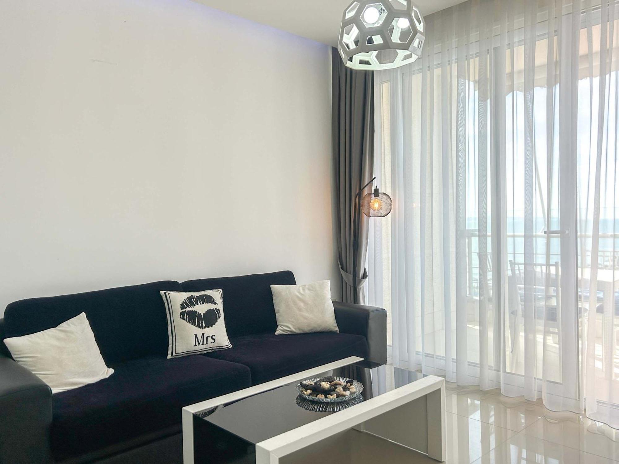 Select 727 * Durrës